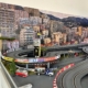 Das Bild zeigt eine Carrerabahn mit dem Hintergrund Monaco